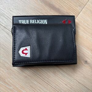 True Religion Men's Leather Slim Bi-Fold Wallet RFID Protection NWT $45 Gift Box